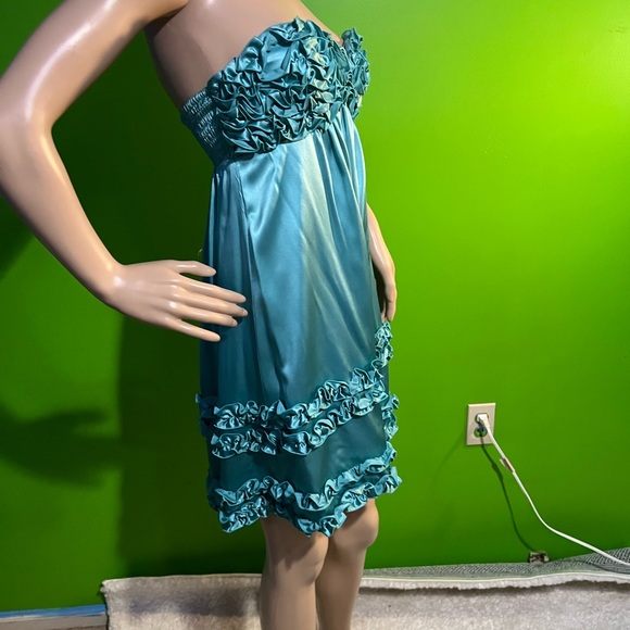 Betsey Johnson Evening | Black Label | Lined Silk Ruffled Bodice Strapless Dress - Picture 8 of 16